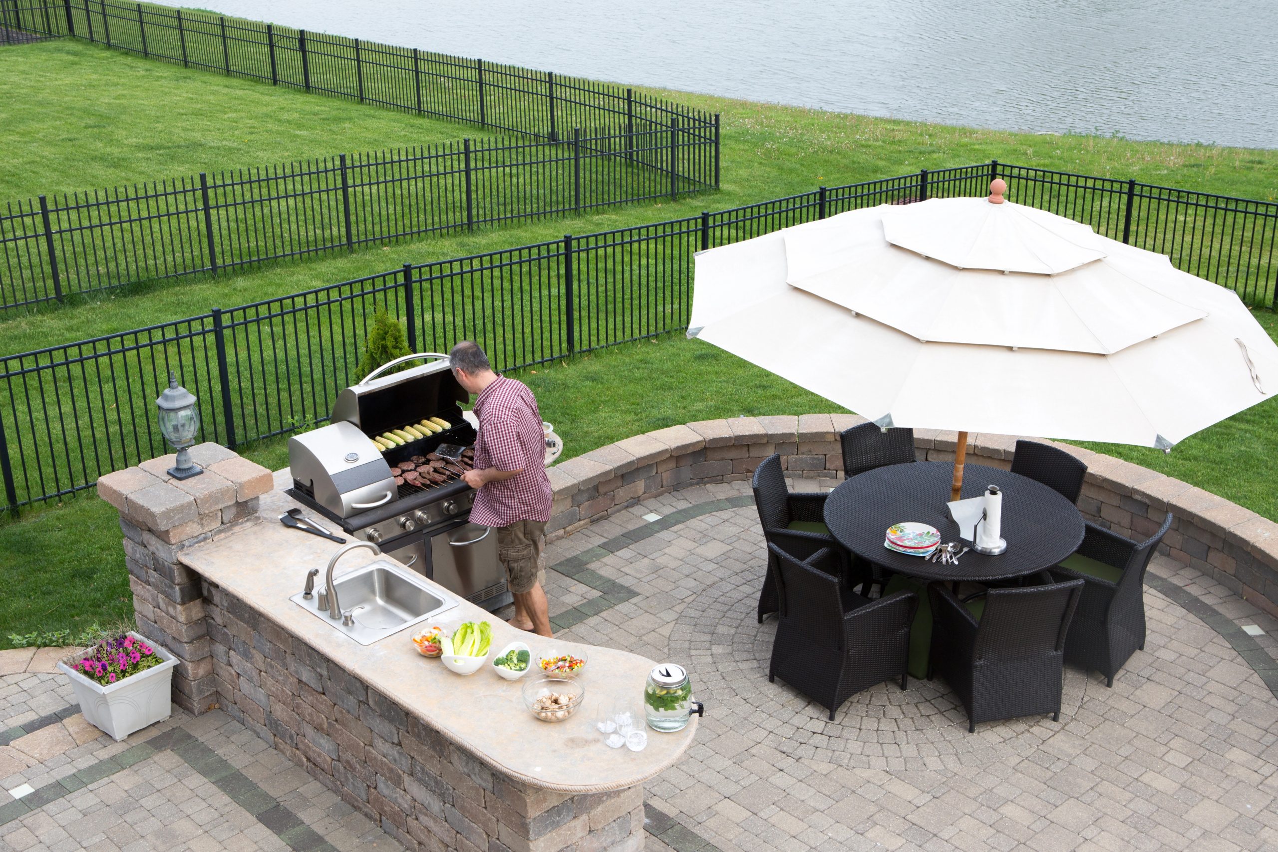 Granite in Outdoor Living Spaces: Designing the Perfect Patio or BBQ